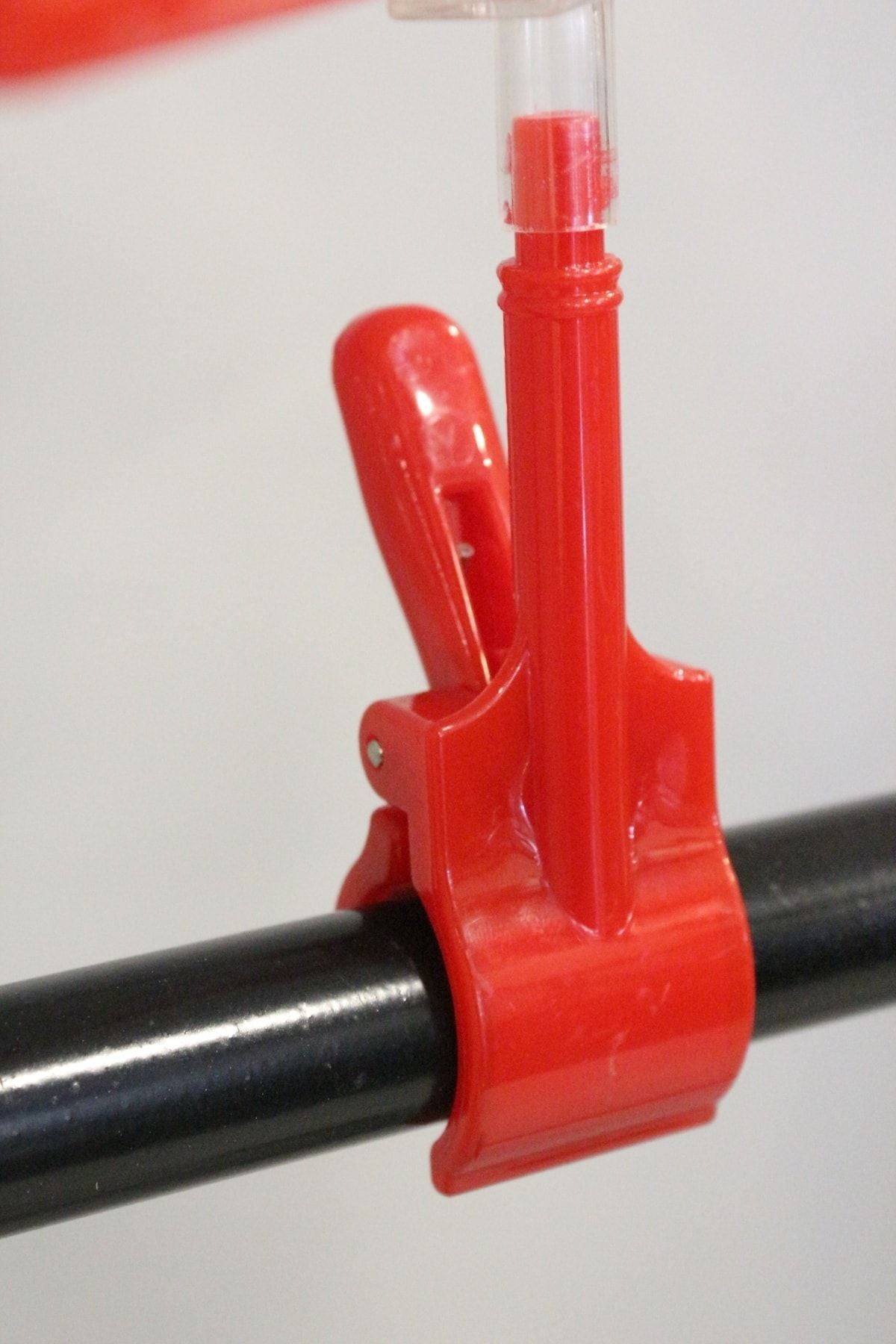 Ürün Tanıtım Çerçevesi Plastik Ve Mandallı Fiyat Etiketliği A4 Çerçeve Kırmızı