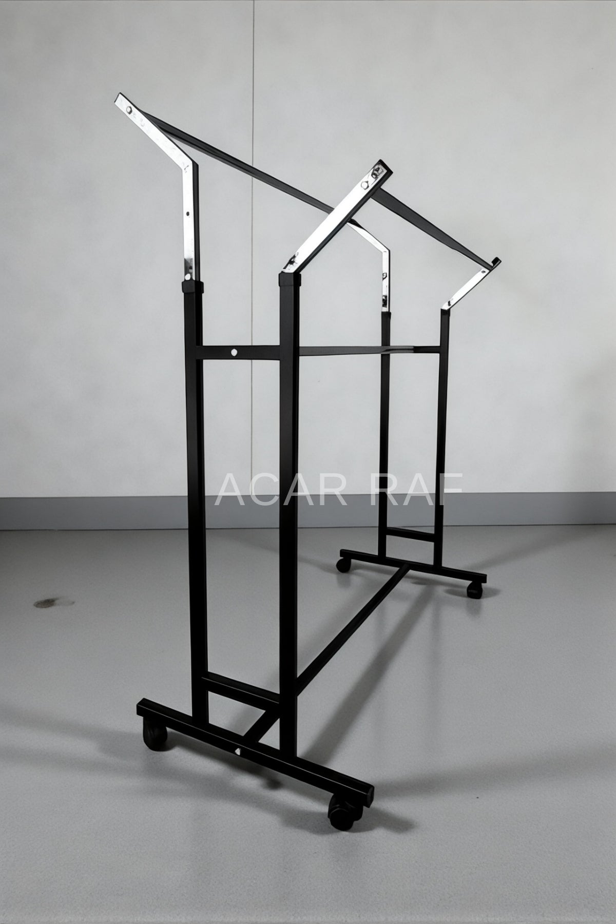 V Ayarlı Askılık Ayarlanabilir Krom Giysi Ve Elbise Askılığı Tekerlekli Mağaza Askılığı